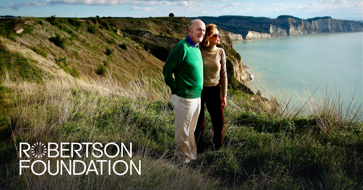 Logo de Robertson Foundation